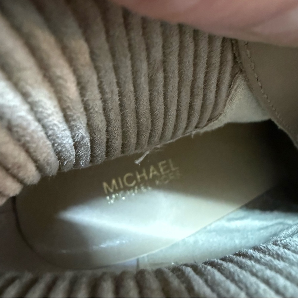 MICHAEL KORS Carrigan Tan Suede Wedge Ankle Boots Sz 10 - Picture 6 of 7
